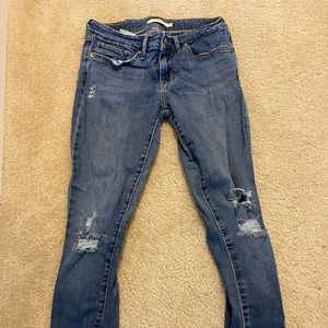 Size 27 Levi’s 711 ripped skinny jeans